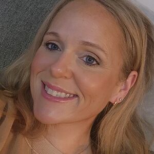 Meet your Posher, Crystal